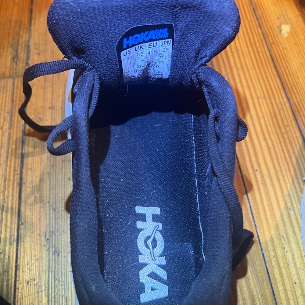 Barely worn - Hoka One Arahi 8 in Black and White - Size 9.5 - Picture 10 of 13